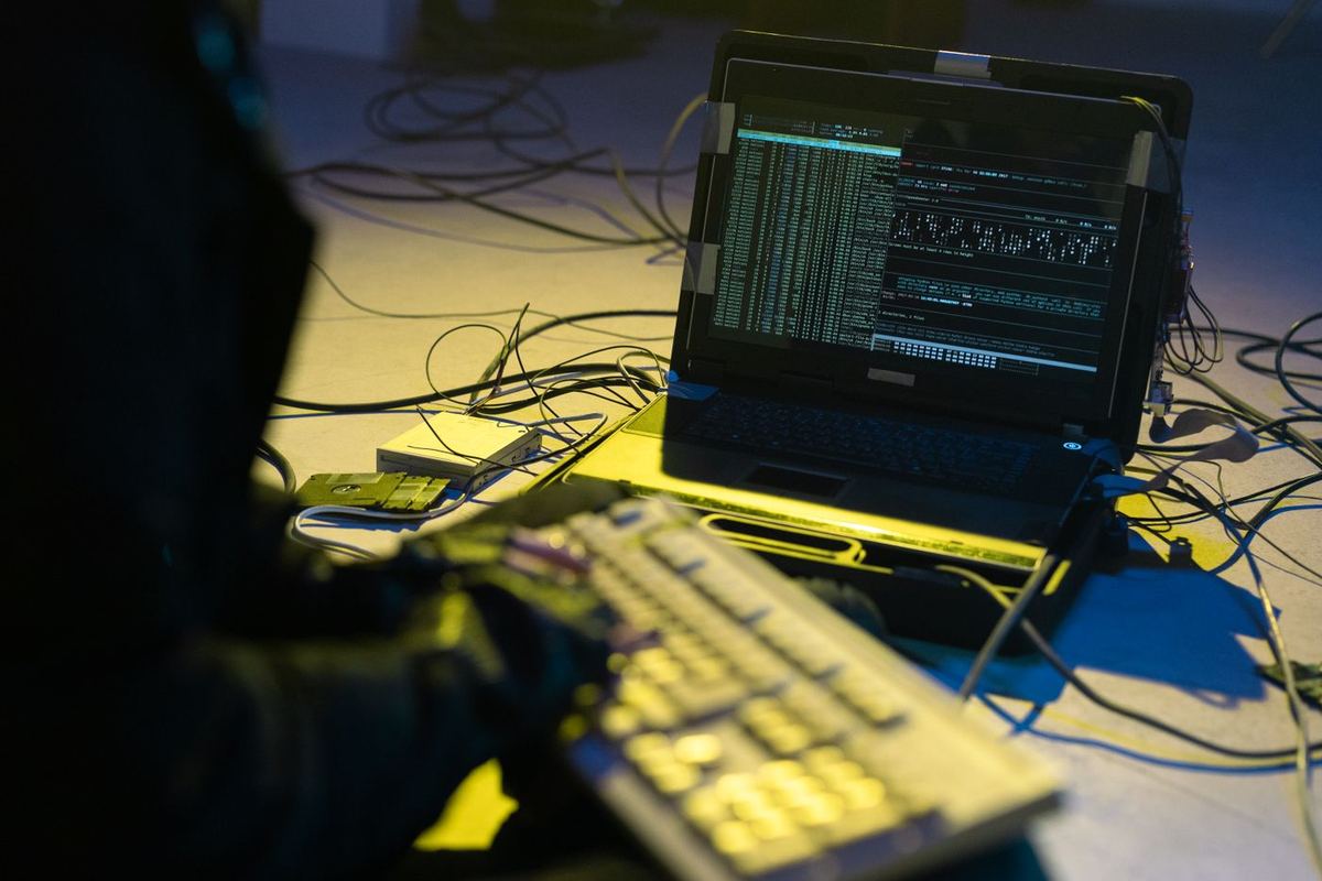 Schermo con righe di codice durante un controllo di sicurezza